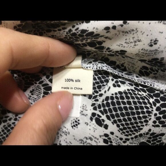 L’AGENCE 100% Silk Lace printed Tie neck blouse - Picture 8 of 8